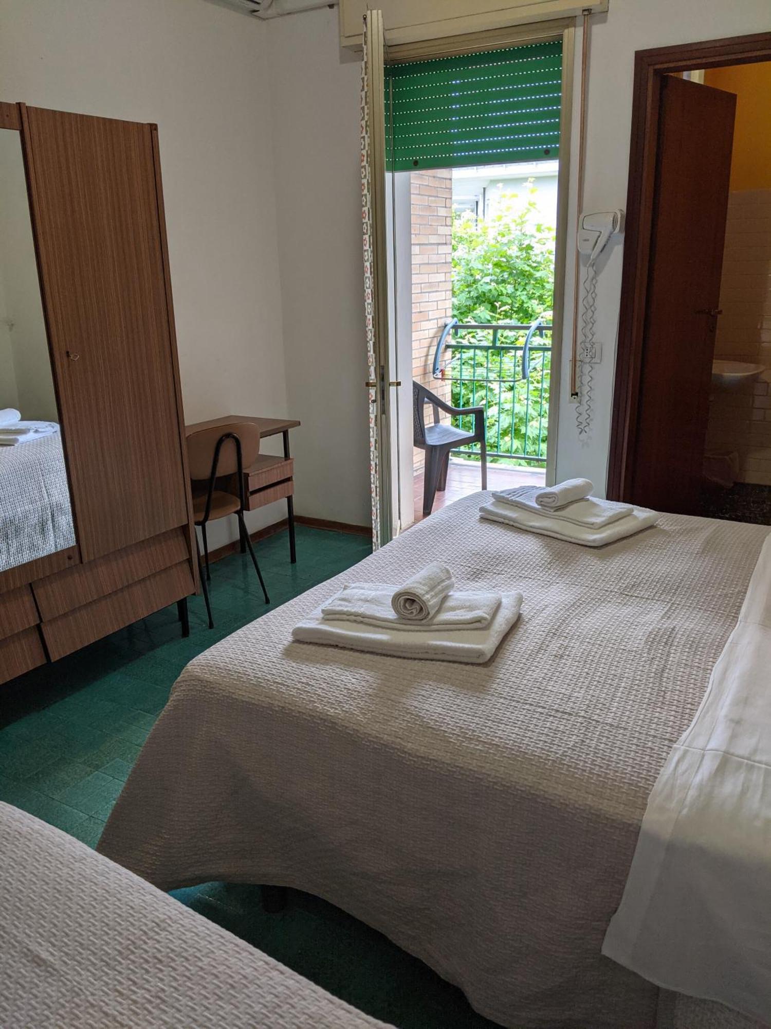 Hotel Bellevue Чезенатико Екстериор снимка