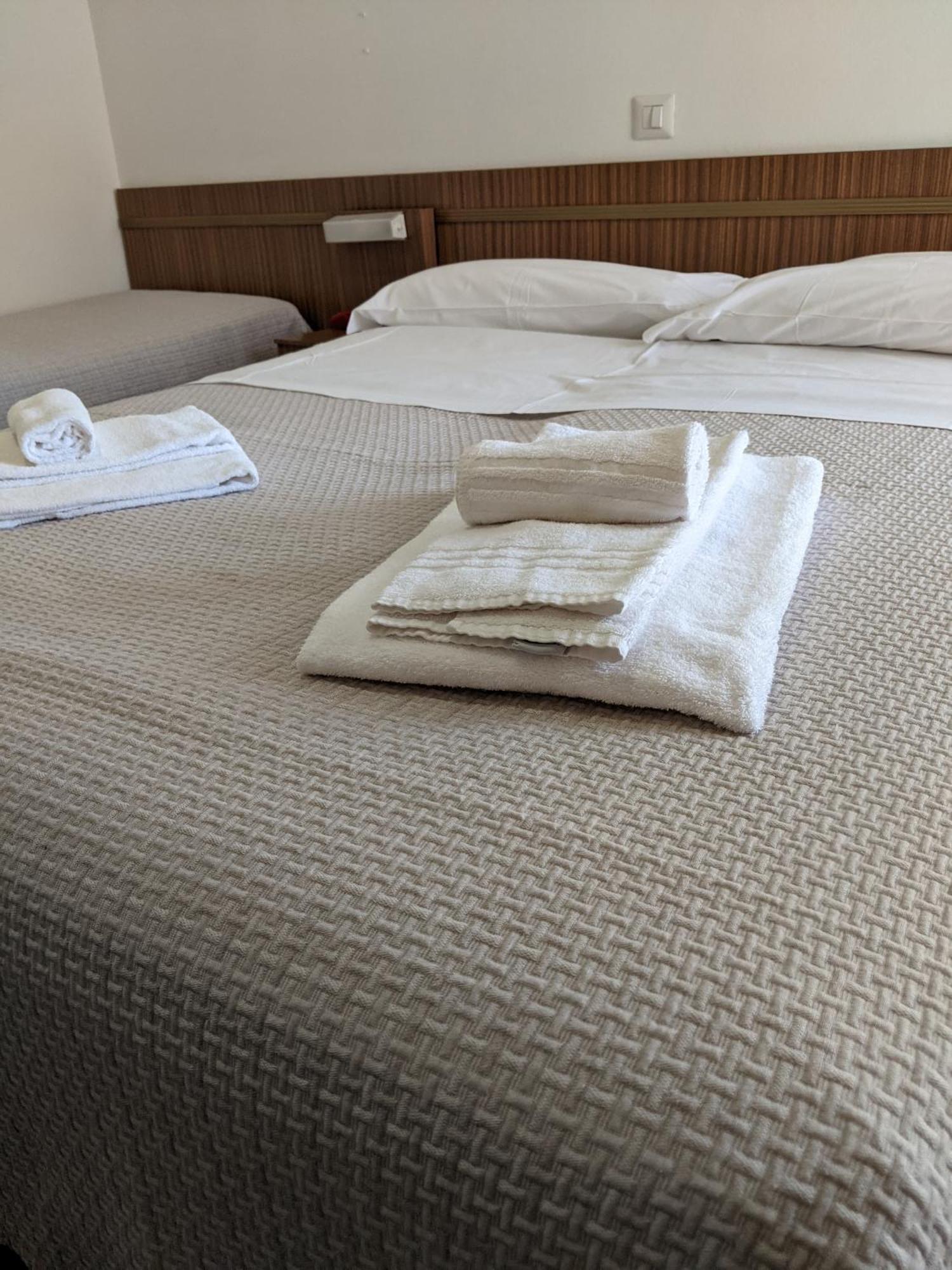 Hotel Bellevue Чезенатико Екстериор снимка