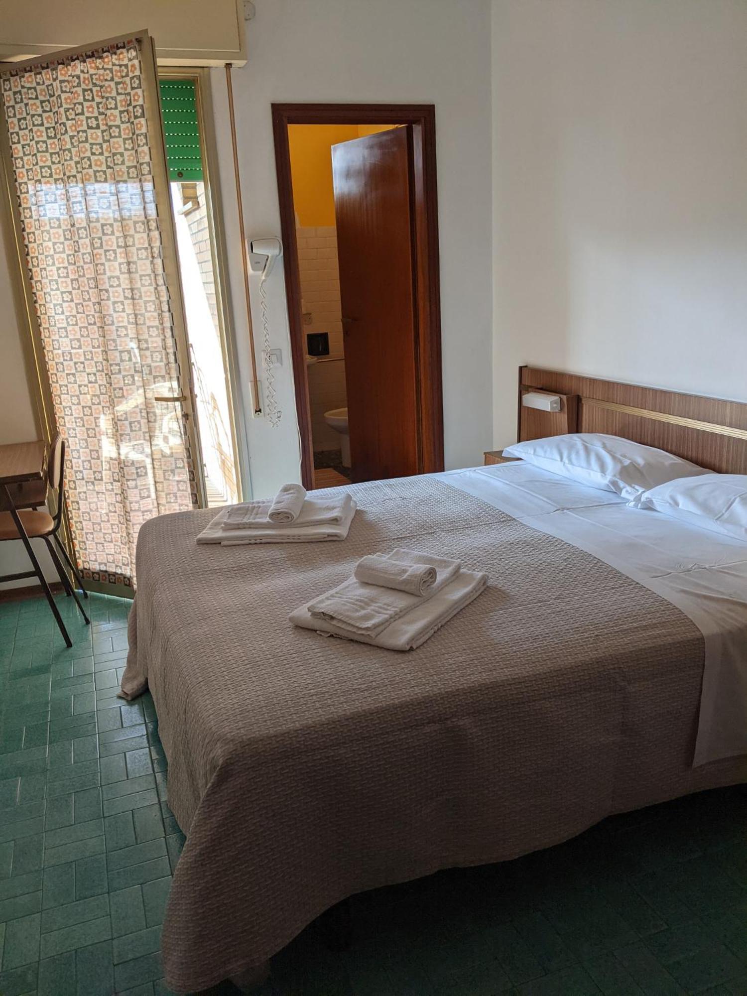 Hotel Bellevue Чезенатико Екстериор снимка