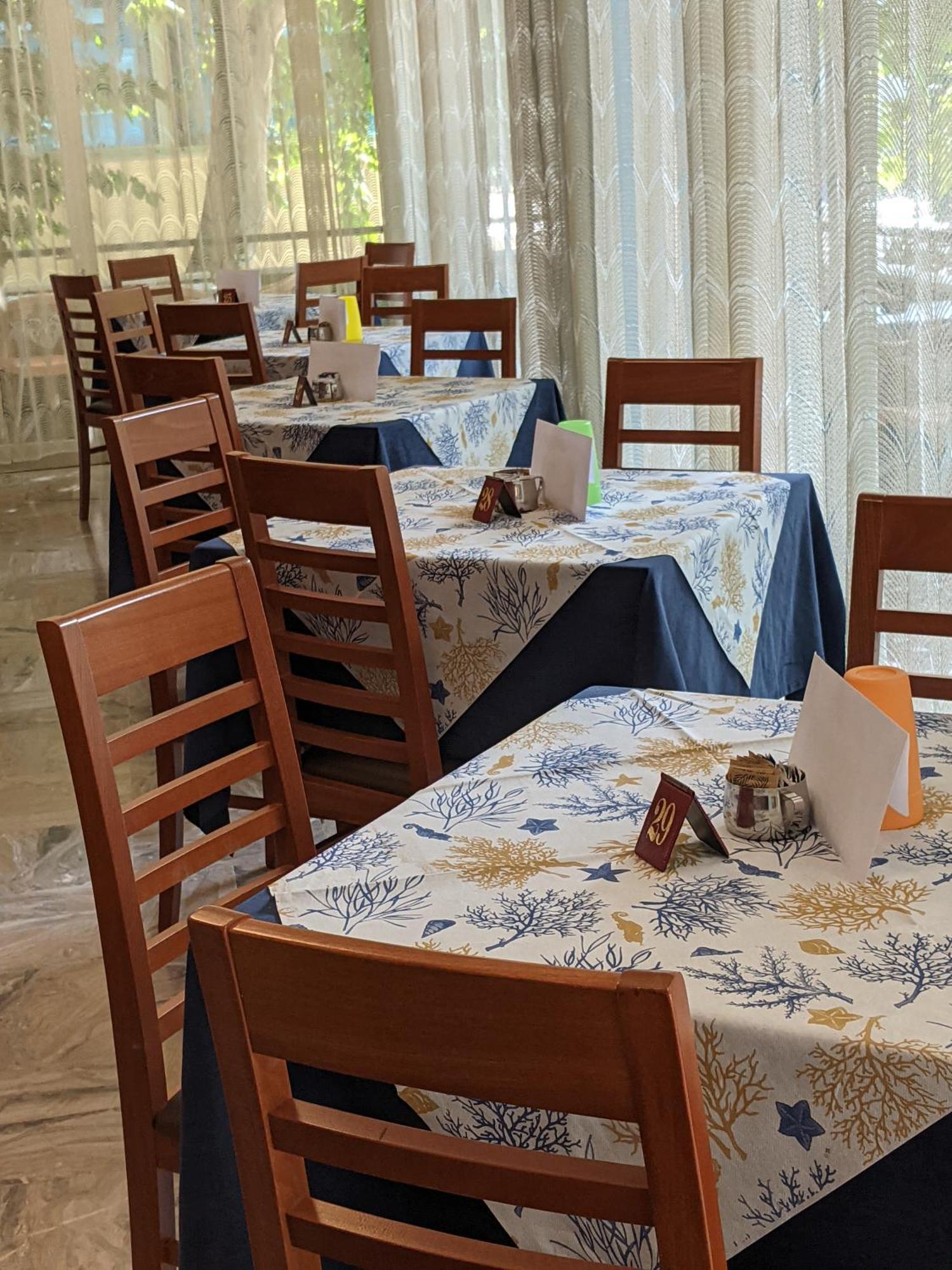 Hotel Bellevue Чезенатико Екстериор снимка