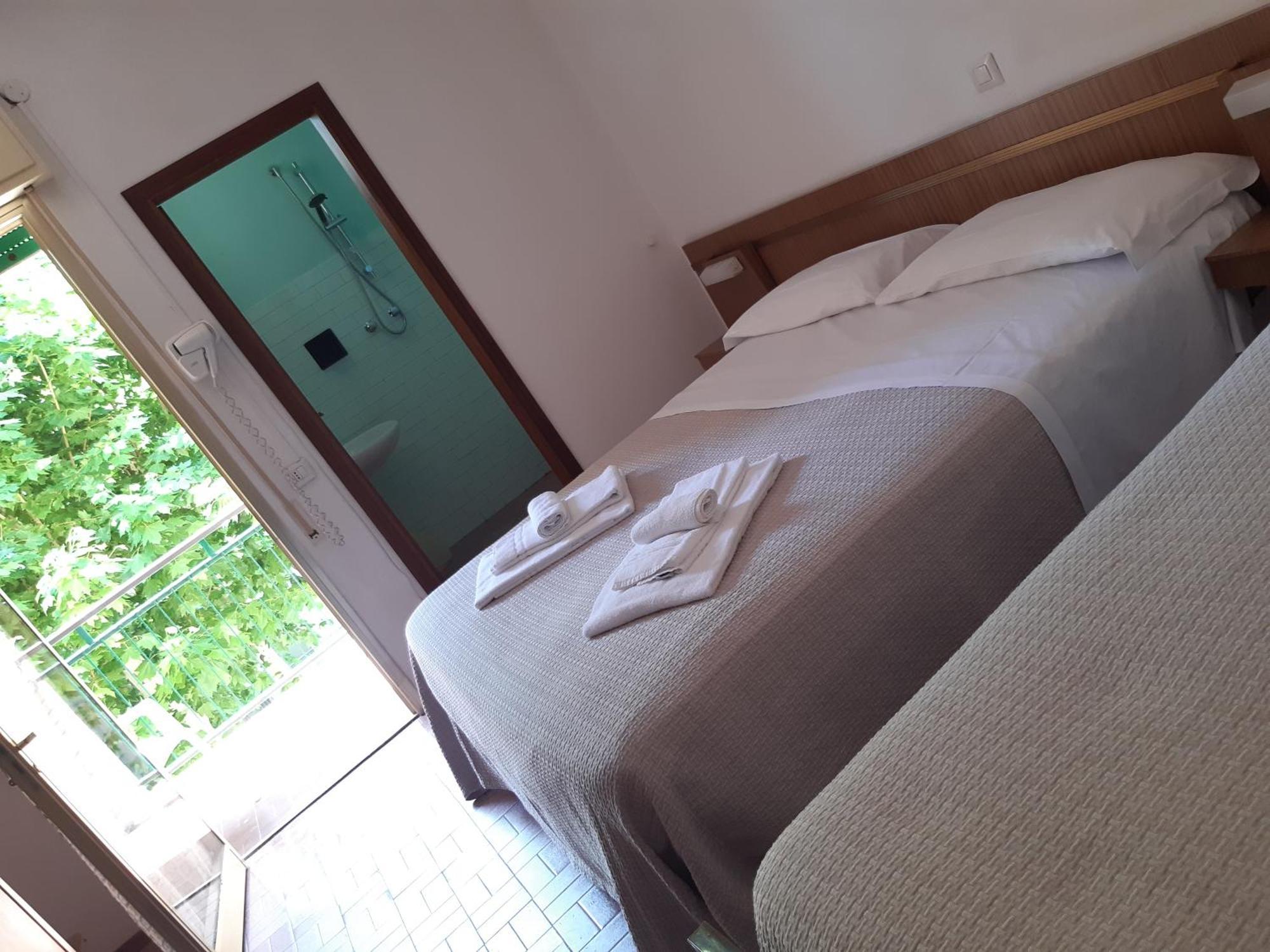 Hotel Bellevue Чезенатико Екстериор снимка