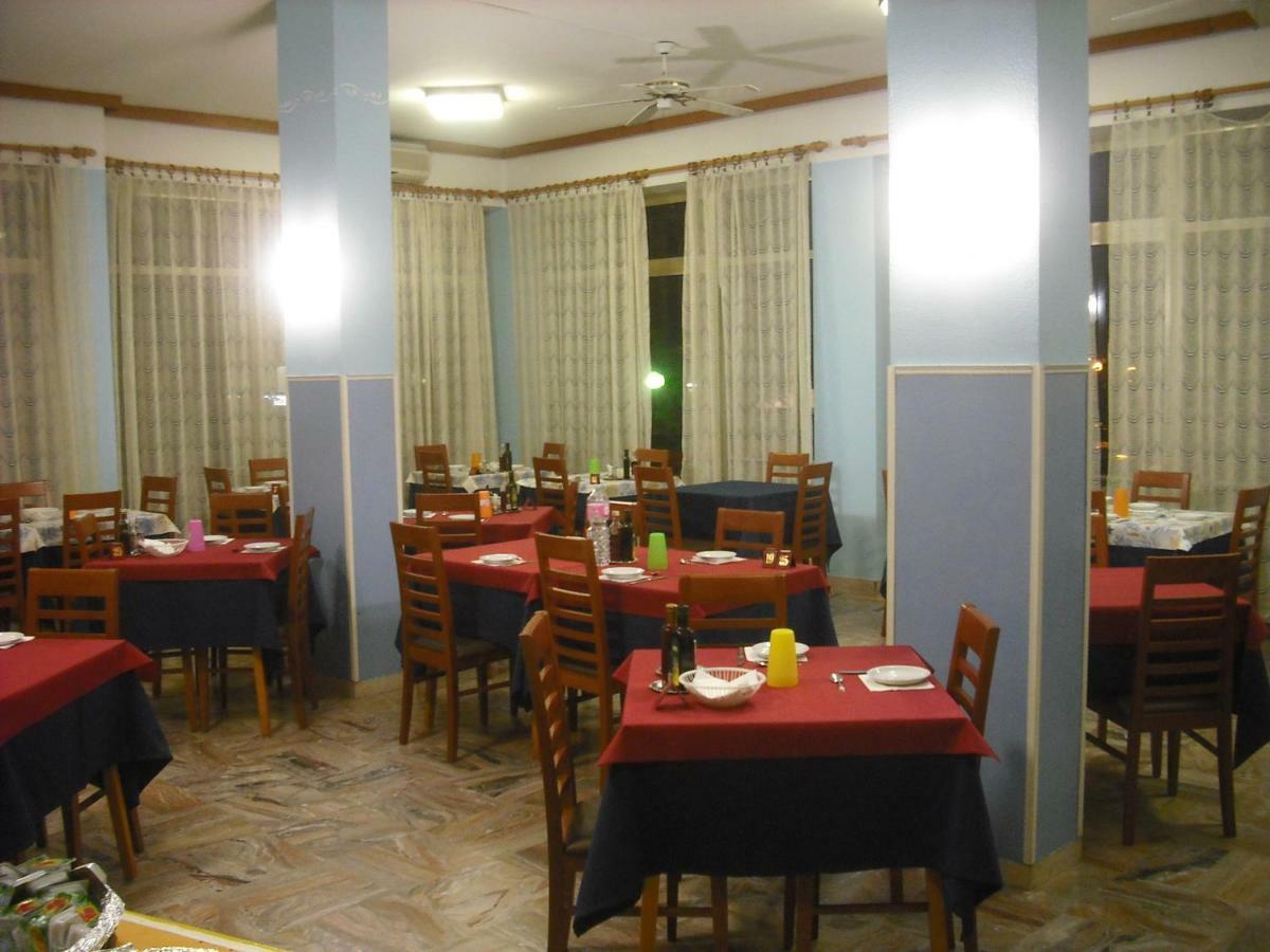 Hotel Bellevue Чезенатико Екстериор снимка
